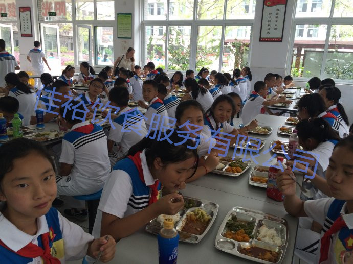 學校食堂承包方案、學校飯?zhí)贸邪桨? class=