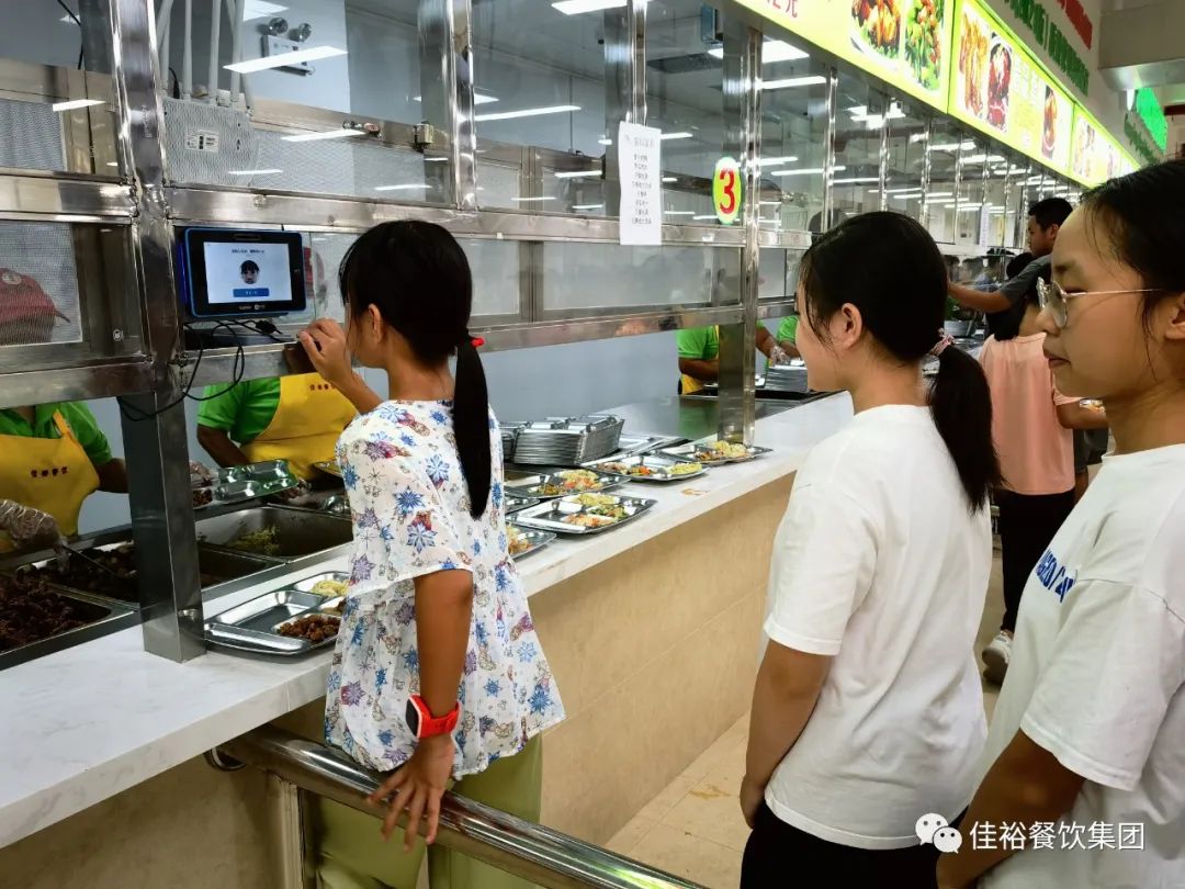 佳裕餐飲集團：打造學生稱心、家長放心、社會安心的營養餐