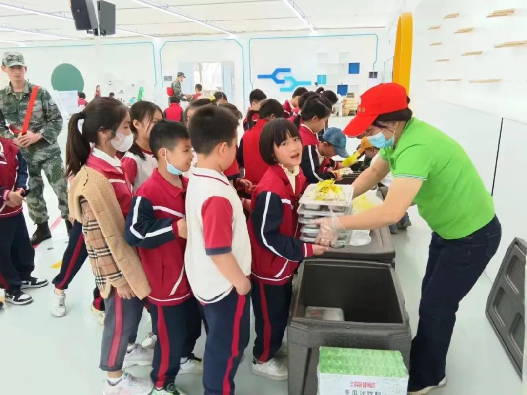 研學(xué)基地配餐，佳裕營養(yǎng)團(tuán)餐配送保障孩子們的每一餐